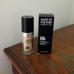 MUFE Foundation in shade Y235
